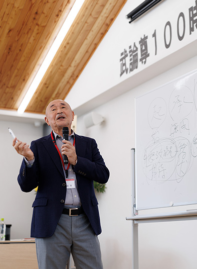 武論尊100時間漫画塾の受講風景